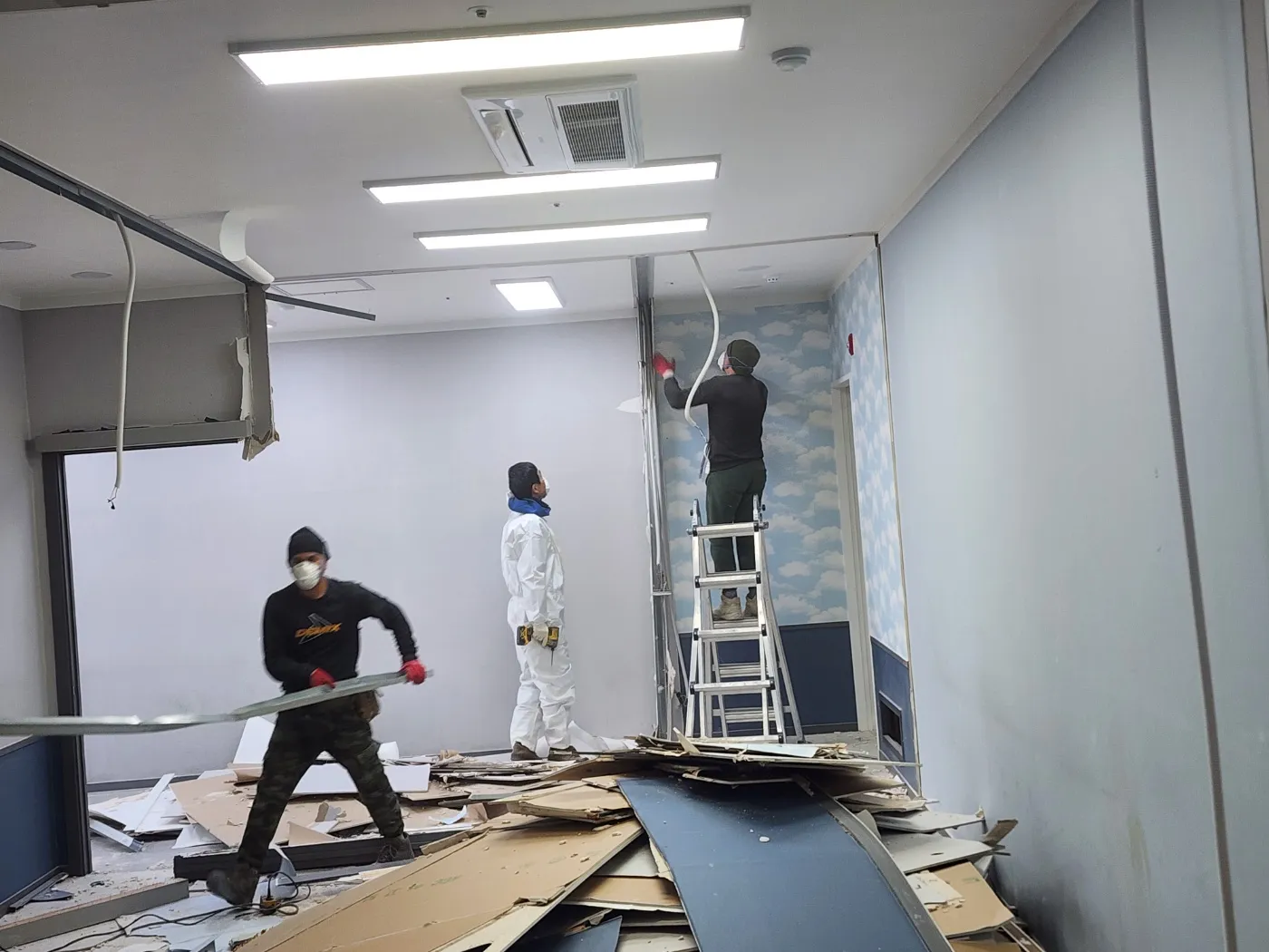 매장·사무실 철거 현장